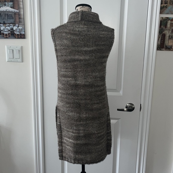 Massimo Dutti Italian Yarn Gray Mock Turtleneck Vest Size Medium Sleeveless - Picture 4 of 8